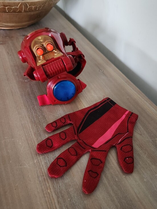 Marvel Other - Marvel Avengers Iron Man Tri-Power Repulsor Gauntlet Toy Lights & Sound
